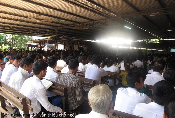 TỈNH B&Igrave;NH PHƯỚC: CH&Uacute;A THĂM VIẾNG HỘI TH&Aacute;NH TRONG HO&Agrave;N CẢNH KH&Oacute; KHĂN