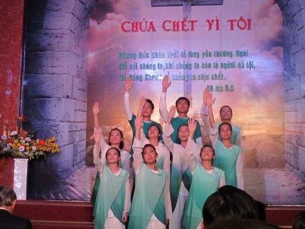 Nh&oacute;m m&uacute;a Chiếc Cầu: