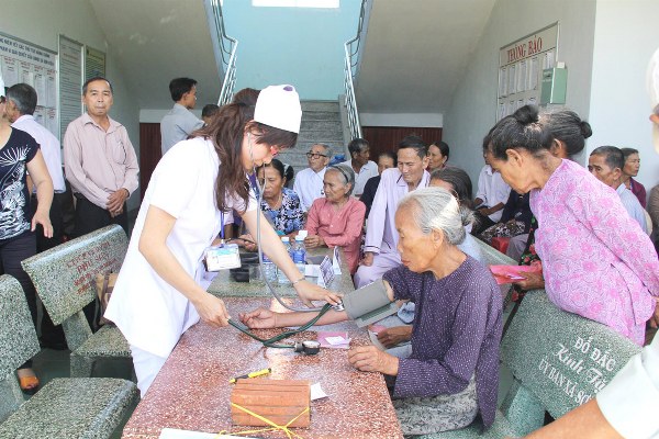 KHÁM BỆNH VÀ PHÁT THUỐC MIỀN PHÍ TẠI NÔNG SƠN, QUẢNG NAM.
