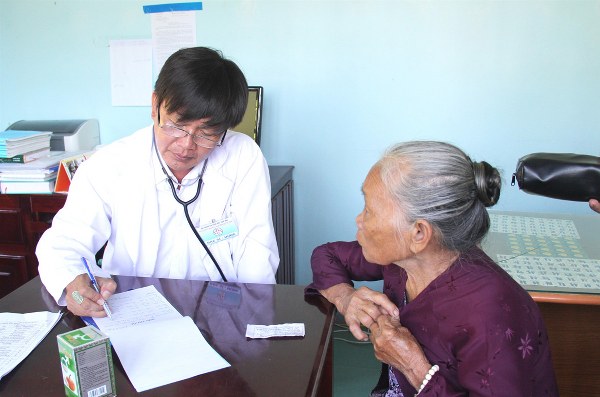KHÁM BỆNH VÀ PHÁT THUỐC MIỀN PHÍ TẠI NÔNG SƠN, QUẢNG NAM.