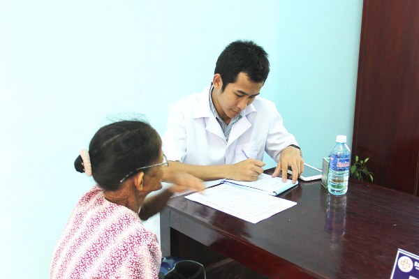 KHÁM BỆNH VÀ PHÁT THUỐC MIỀN PHÍ TẠI NÔNG SƠN, QUẢNG NAM.