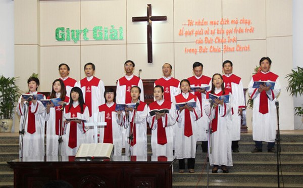 TRUYỀN GIẢNG TẠI NH&Agrave; THỜ TIN L&Agrave;NH TAM KỲ