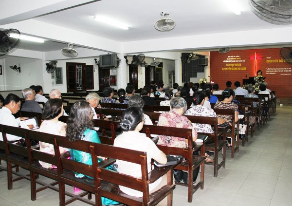 BAN TRUNG NI&Ecirc;N HỘI TH&Aacute;NH Đ&Agrave; NẴNG TRUYỀN GIẢNG TIN L&Agrave;NH.
