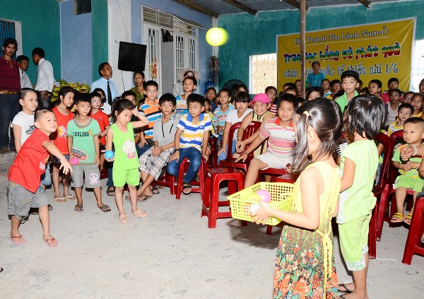 CHI HỘI NAM Ô - TP ĐÀ NẴNG TRAO HỌC BỔNG VÀ PHÁT QUÀ CHO THIẾU NHI.