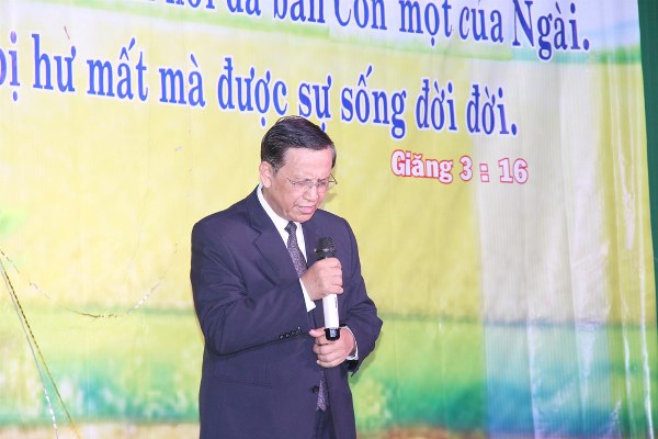 GẦN 700 NGƯỜI DỰ TRONG Đ&Ecirc;M TRUYỀN GIẢNG &ldquo;ƠN TRỜI&rdquo; TẠI QUẾ SƠN.