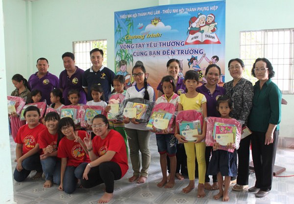 THIẾU NHI HT PHÚ LÂM VÀ CHƯƠNG TRÌNH “VÒNG TAY YÊU THƯƠNG”