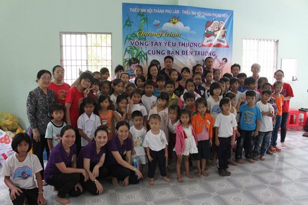 THIẾU NHI HT PHÚ LÂM VÀ CHƯƠNG TRÌNH “VÒNG TAY YÊU THƯƠNG”