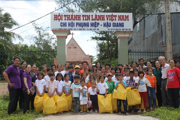 THIẾU NHI HT PHÚ LÂM VÀ CHƯƠNG TRÌNH “VÒNG TAY YÊU THƯƠNG”