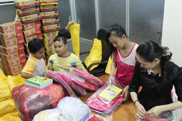 THIẾU NHI HT PHÚ LÂM VÀ CHƯƠNG TRÌNH “VÒNG TAY YÊU THƯƠNG”