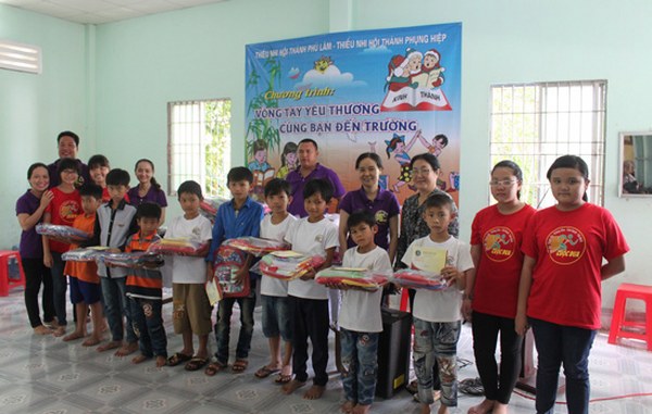 THIẾU NHI HT PHÚ LÂM VÀ CHƯƠNG TRÌNH “VÒNG TAY YÊU THƯƠNG”