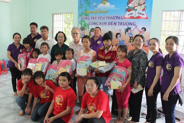 THIẾU NHI HT PHÚ LÂM VÀ CHƯƠNG TRÌNH “VÒNG TAY YÊU THƯƠNG”