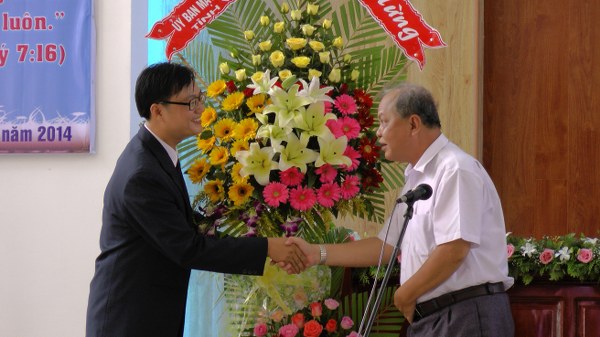 kh&aacute;nh th&agrave;nh nh&agrave; thờ Song Ph&uacute; Vĩnh Long