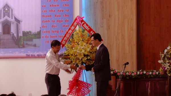 kh&aacute;nh th&agrave;nh nh&agrave; thờ Song Ph&uacute; Vĩnh Long