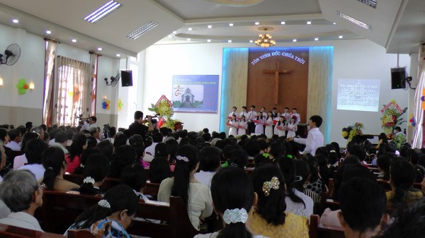 kh&aacute;nh th&agrave;nh nh&agrave; thờ Song Ph&uacute; Vĩnh Long