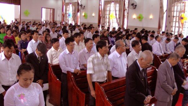 kh&aacute;nh th&agrave;nh nh&agrave; thờ Song Ph&uacute; Vĩnh Long
