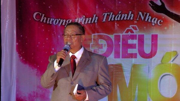 truyền giảng tại HT Song Ph&uacute;