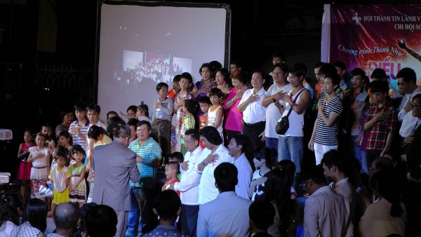 truyền giảng tại HT Song Ph&uacute;