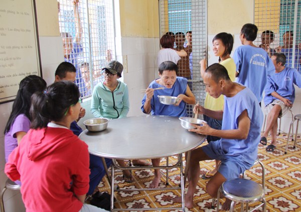 NHỮNG TẤM LÒNG CON CÁI CHÚA ĐẾN VỚI NGƯỜI BỆNH TÂM THẦN ĐÀ NẴNG