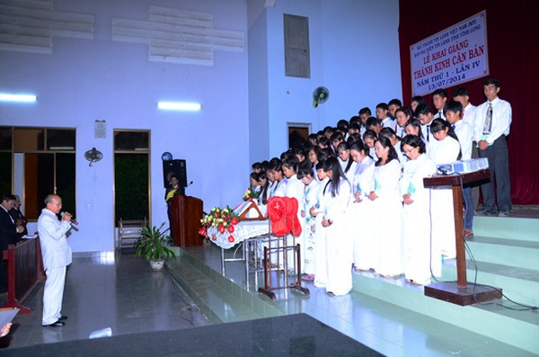 KHAI GIẢNG TH&Aacute;NH KINH CĂN BẢN KHU VỰC TỈNH VĨNH LONG &ndash; TR&Agrave; VINH