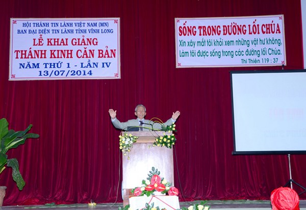 KHAI GIẢNG TH&Aacute;NH KINH CĂN BẢN KHU VỰC TỈNH VĨNH LONG &ndash; TR&Agrave; VINH