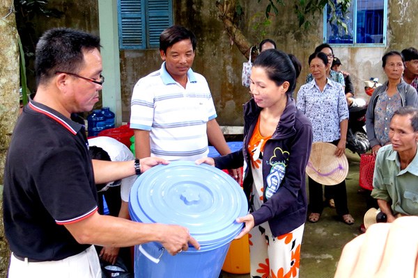 ỦY BAN YTXH TỔNG LIÊN HỘI GIÚP THIẾT BỊ LỌC NƯỚC TẠI TỈNH KIÊN GIANG