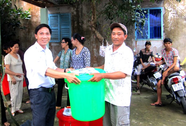 ỦY BAN YTXH TỔNG LIÊN HỘI GIÚP THIẾT BỊ LỌC NƯỚC TẠI TỈNH KIÊN GIANG