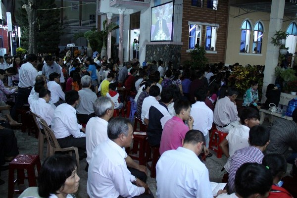 194 NGƯỜI TIN CH&Uacute;A TRONG Đ&Ecirc;M TRUYỀN GIẢNG TẠI PH&Uacute; Y&Ecirc;N