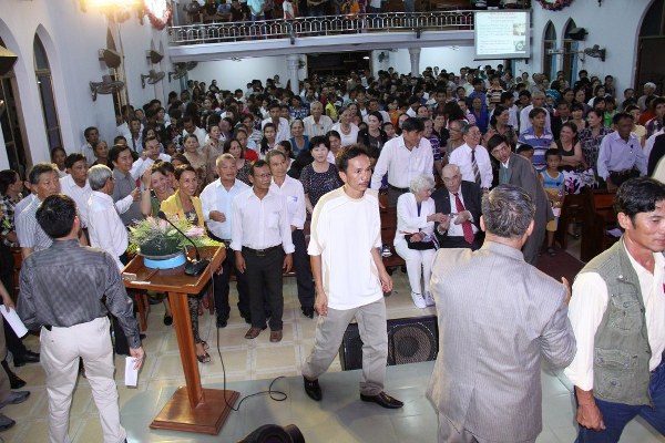 194 NGƯỜI TIN CH&Uacute;A TRONG Đ&Ecirc;M TRUYỀN GIẢNG TẠI PH&Uacute; Y&Ecirc;N