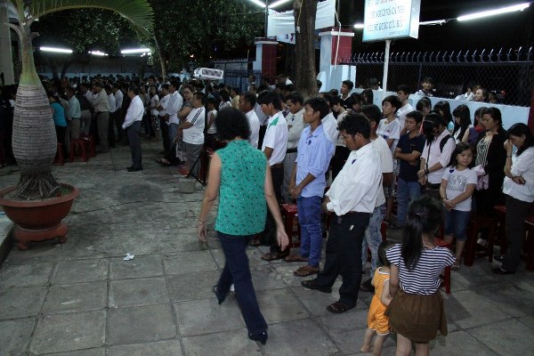 194 NGƯỜI TIN CH&Uacute;A TRONG Đ&Ecirc;M TRUYỀN GIẢNG TẠI PH&Uacute; Y&Ecirc;N