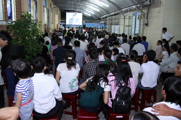 194 NGƯỜI TIN CH&Uacute;A TRONG Đ&Ecirc;M TRUYỀN GIẢNG TẠI PH&Uacute; Y&Ecirc;N