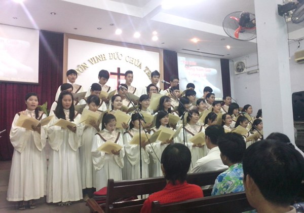 20 NGƯỜI TIN CH&Uacute;A TẠI CHI HỘI THỊ NGH&Egrave; - TP. HCM