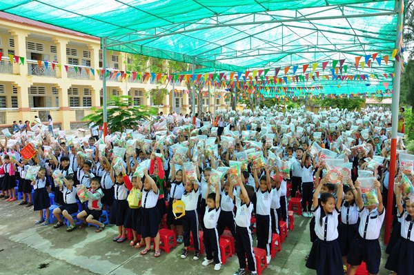 HỘI TH&Aacute;NH KẾ S&Aacute;CH VUI TRUNG THU VỚI THIẾU NHI QUA MỤC VỤ TIA S&Aacute;NG