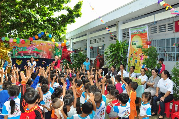 HỘI TH&Aacute;NH KẾ S&Aacute;CH VUI TRUNG THU VỚI THIẾU NHI QUA MỤC VỤ TIA S&Aacute;NG
