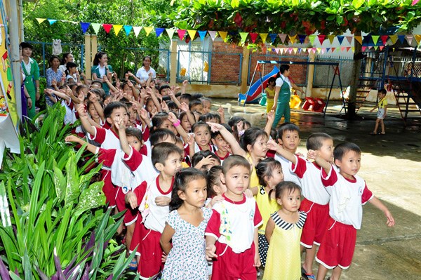 HỘI TH&Aacute;NH KẾ S&Aacute;CH VUI TRUNG THU VỚI THIẾU NHI QUA MỤC VỤ TIA S&Aacute;NG