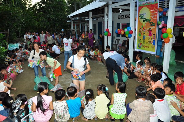 HỘI TH&Aacute;NH KẾ S&Aacute;CH VUI TRUNG THU VỚI THIẾU NHI QUA MỤC VỤ TIA S&Aacute;NG