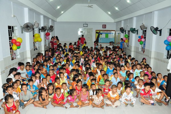 HỘI TH&Aacute;NH KẾ S&Aacute;CH VUI TRUNG THU VỚI THIẾU NHI QUA MỤC VỤ TIA S&Aacute;NG