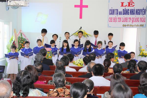 LỄ CẢM TẠ CH&Uacute;A V&Agrave; D&Acirc;NG NH&Agrave; NGUYỆN HTTL TH&Agrave;NH PHỐ QUẢNG NG&Atilde;I