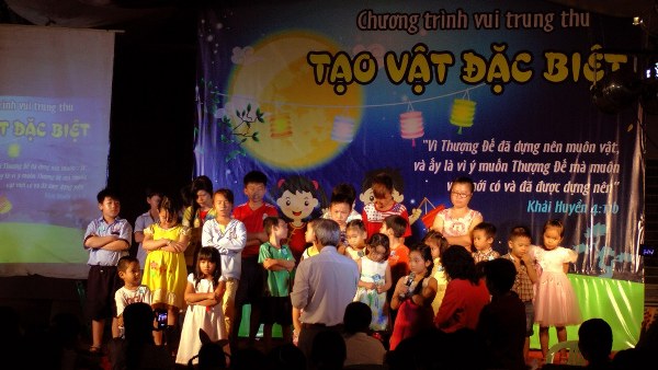 C&aacute;c em Thiếu nhi tin nhận Ch&uacute;a