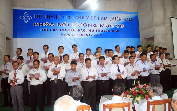 Ban h&aacute;t lễ 2 t&ocirc;n vinh Ch&uacute;a
