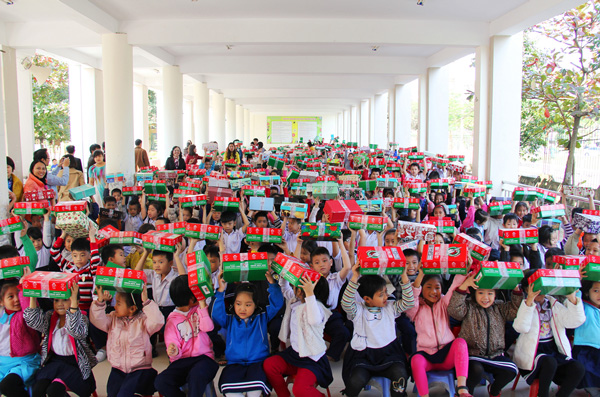 5.500 PHẦN QUÀ ĐƯỢC TẶNG CHO HỌC SINH TẠI TP. ĐÀ NẴNG