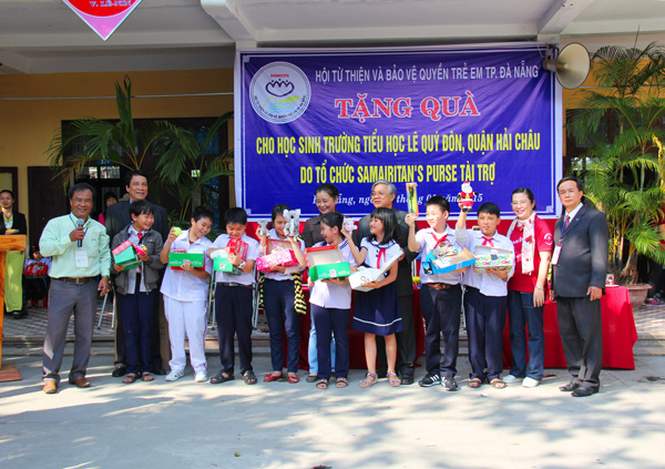 5.500 PHẦN QUÀ ĐƯỢC TẶNG CHO HỌC SINH TẠI TP. ĐÀ NẴNG
