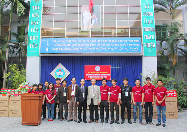 5.500 PHẦN QUÀ ĐƯỢC TẶNG CHO HỌC SINH TẠI TP. ĐÀ NẴNG