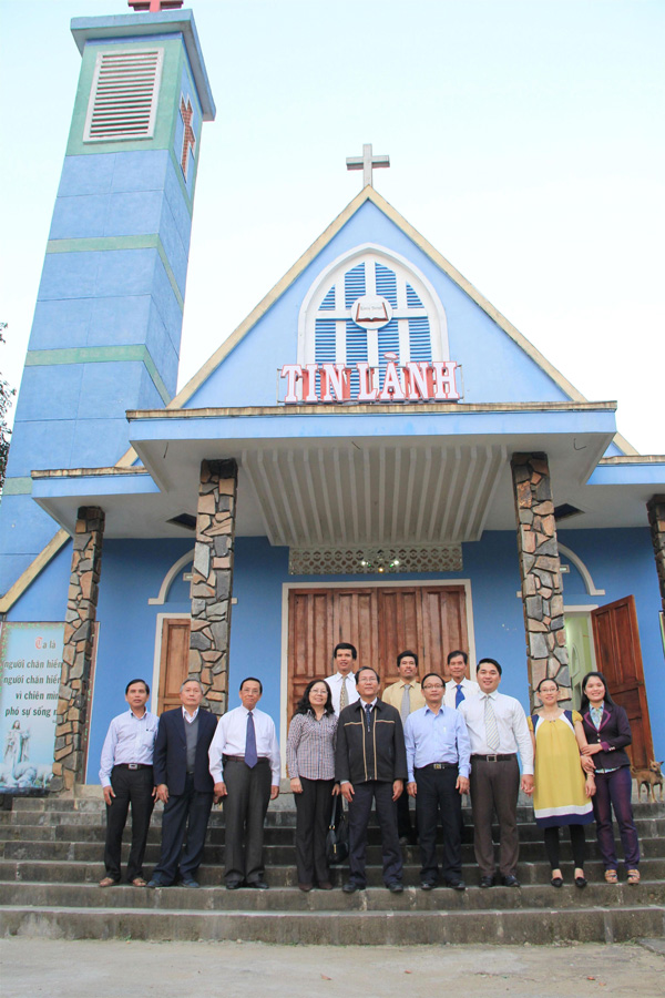 MỤC SƯ HỘI TRƯỞNG HTTLVN (MN) THĂM C&Aacute;C HỘI TH&Aacute;NH TẠI TỈNH QUẢNG NAM