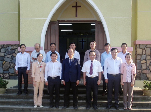 MỤC SƯ HỘI TRƯỞNG HTTLVN (MN) THĂM C&Aacute;C HỘI TH&Aacute;NH TẠI TỈNH QUẢNG NAM