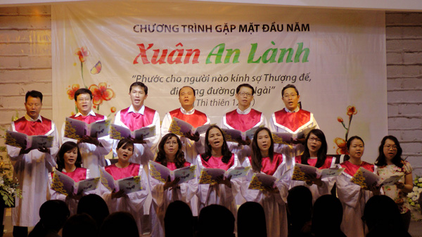 HỌP MẶT TÂN TÍN HỮU TẠI HTTL TÔ HIẾN THÀNH