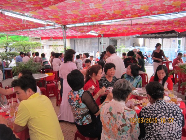 bồi linh phụ nữ ch&acirc;u đốc