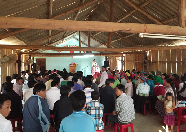THĂM V&Agrave; TẶNG QU&Agrave; CHO T&Iacute;N HỮU H&rsquo;M&Ocirc;NG TẠI TỈNH ĐĂK LĂK