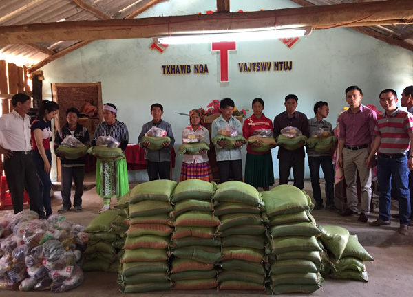 THĂM V&Agrave; TẶNG QU&Agrave; CHO T&Iacute;N HỮU H&rsquo;M&Ocirc;NG TẠI TỈNH ĐĂK LĂK