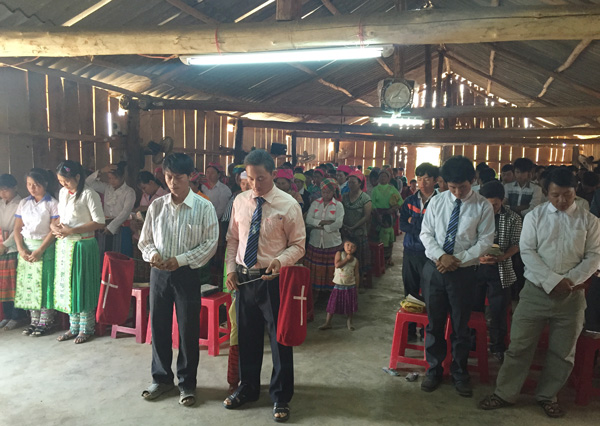 THĂM V&Agrave; TẶNG QU&Agrave; CHO T&Iacute;N HỮU H&rsquo;M&Ocirc;NG TẠI TỈNH ĐĂK LĂK