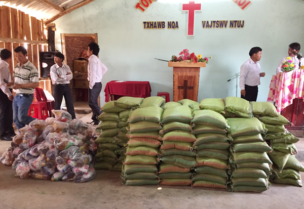 THĂM V&Agrave; TẶNG QU&Agrave; CHO T&Iacute;N HỮU H&rsquo;M&Ocirc;NG TẠI TỈNH ĐĂK LĂK